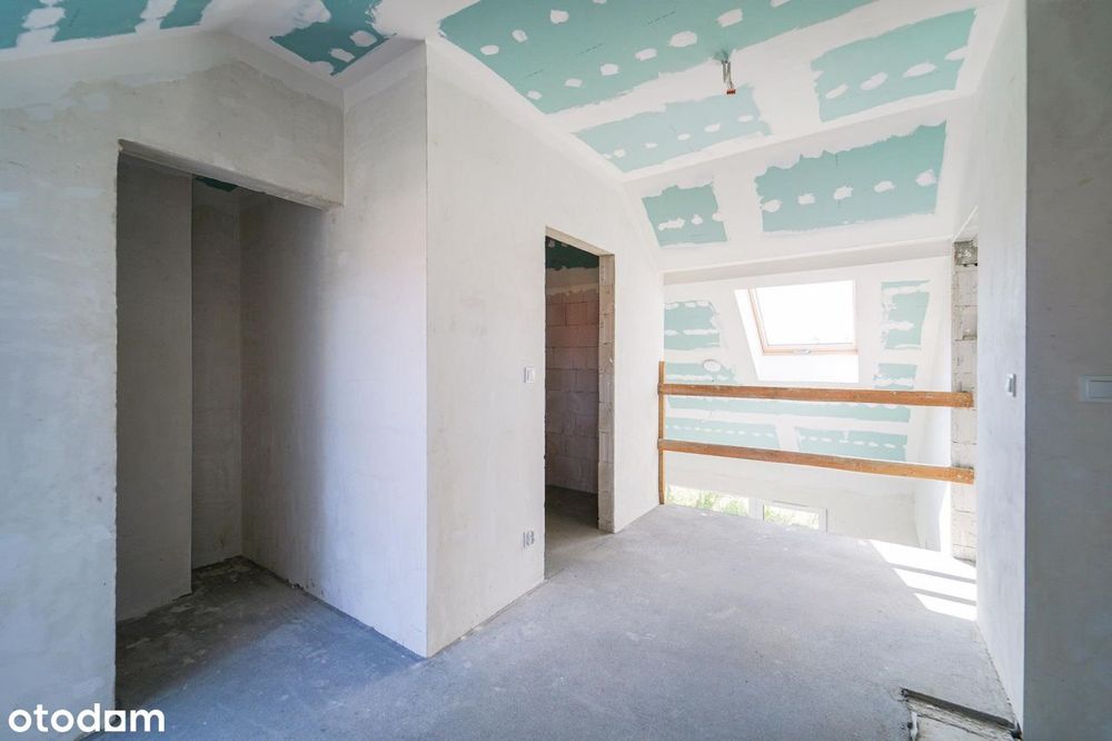 Dwupoziomowy,4-pokojowy apartament z antresolą