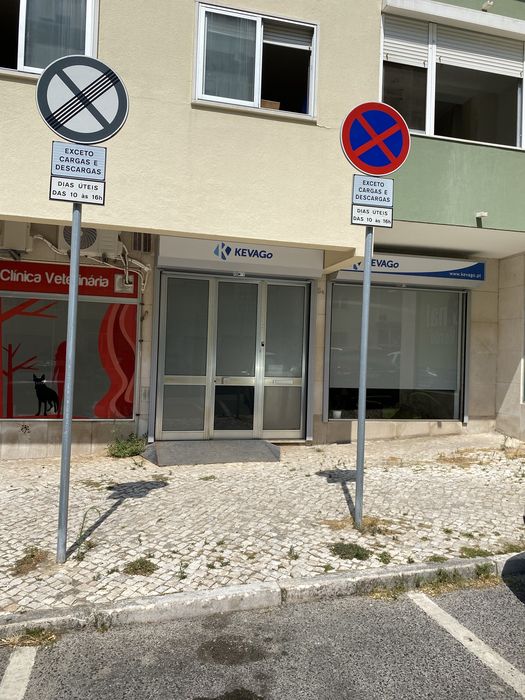 Office with ready-to-use warehouse in Amadora, 223 m²