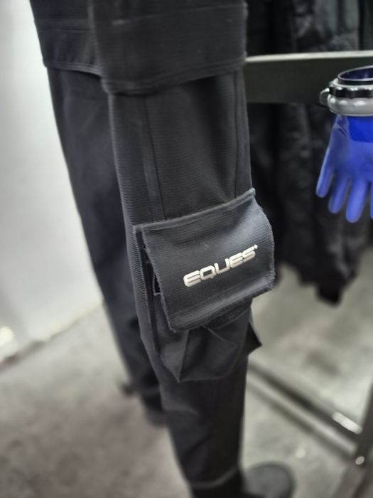 Skafander suchy Eques