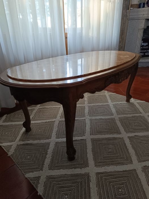 Mesa de Centro - Compacta e Funcional - 1,19m x 44cm x 64cm

Descrição