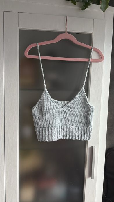 Bralet recznie robiony na drutach crop top blekitny dziergany