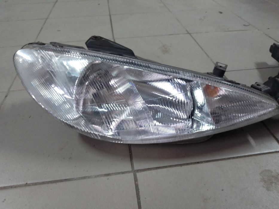 Передні фари  Peugeot 206