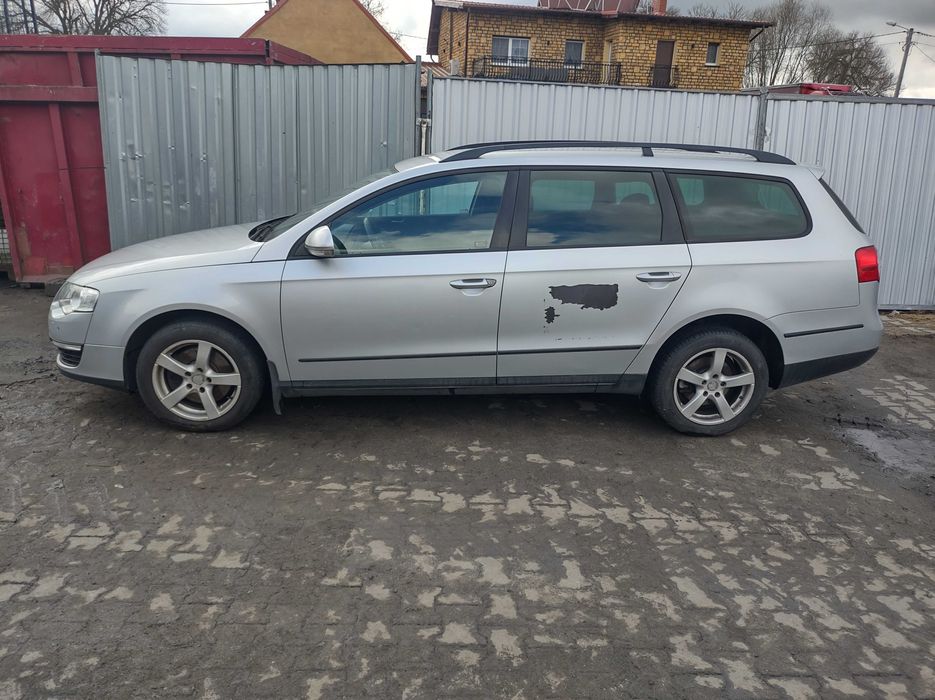 VW Passat B6 - Części - Drzwi / maska / błotnik / klapa / lampa / inne