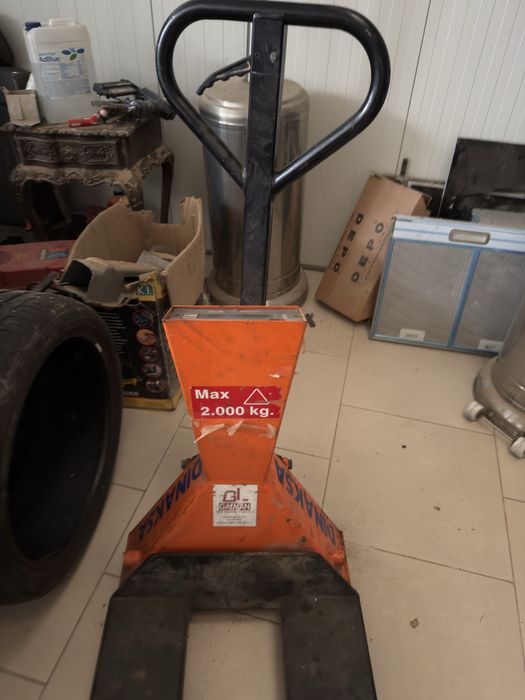 Porta-paletes manual Dinaksa – 2000 kg de capacidade