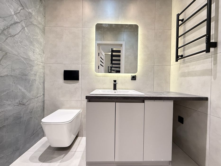 Таунхаус з новим дизайнерським ремонтом — заїжджай та живи