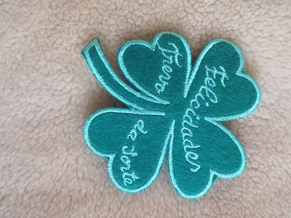 Emblemas capa traje académico.