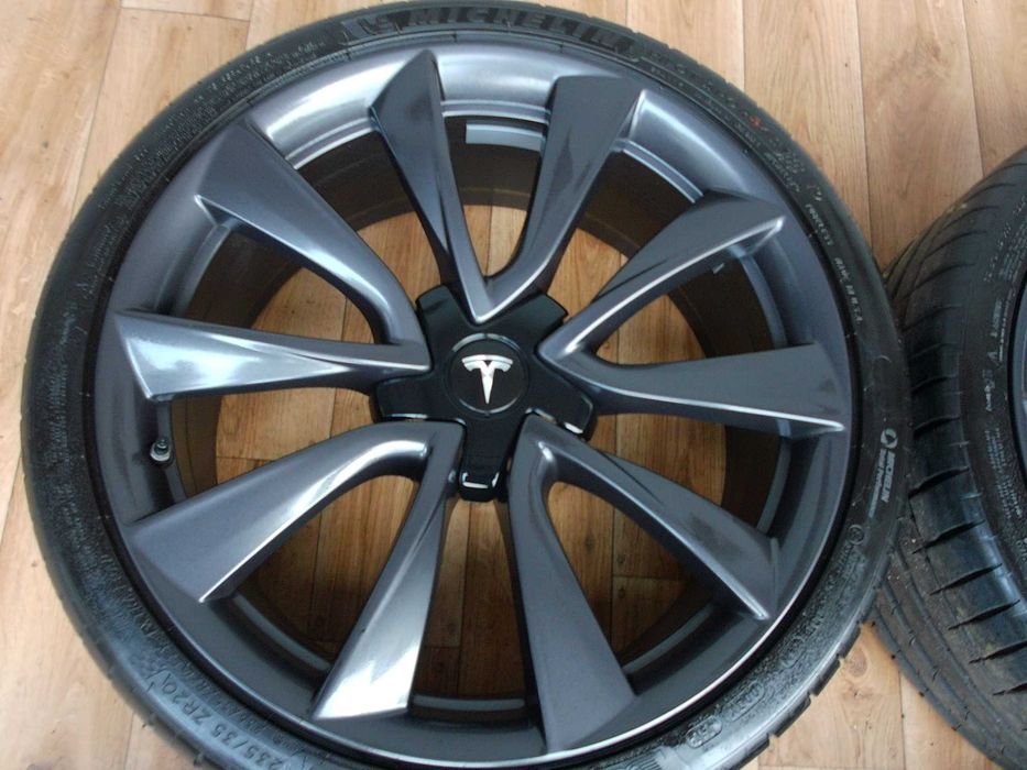 Felgi Tesla model 3 20 5x114,3 ET 35 z czujnikami ładne!