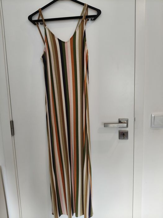 Diversos vestidos de verão