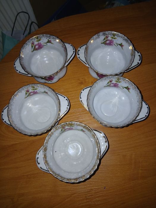 Komplet 5 bulionówek Chodzież Iwona – porcelana,złocona