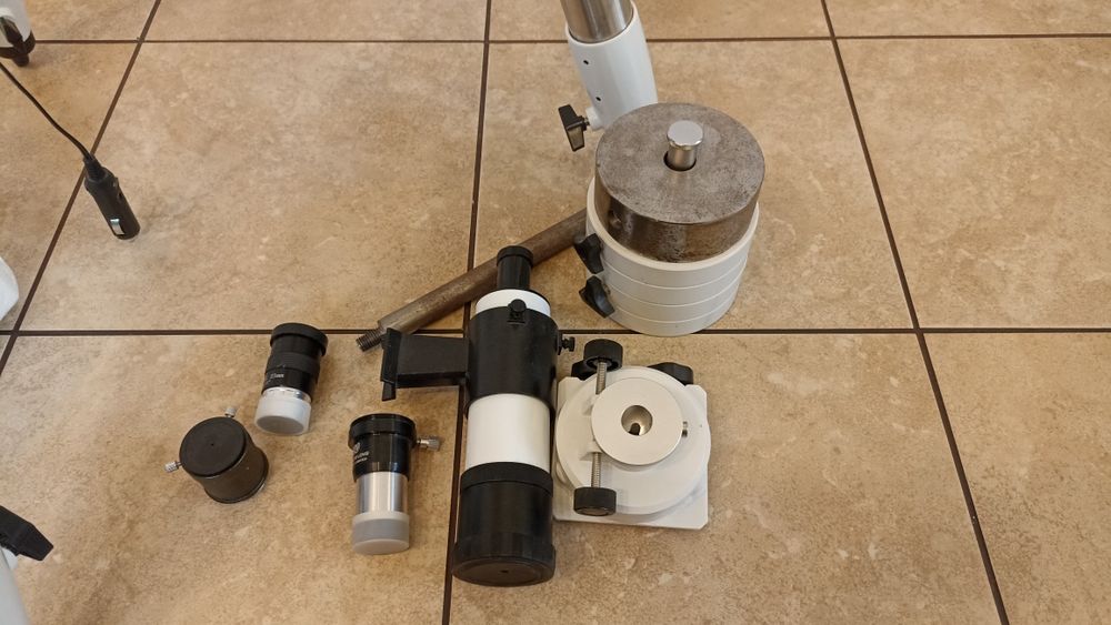 Teleskop astronomiczny z statywem