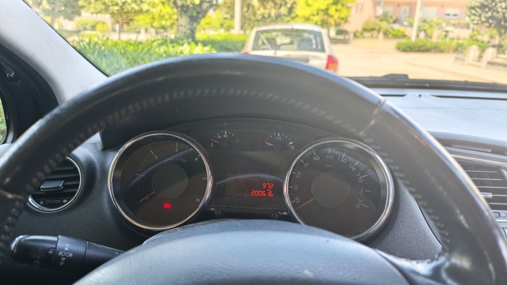 Vendo  Peugeot 5008