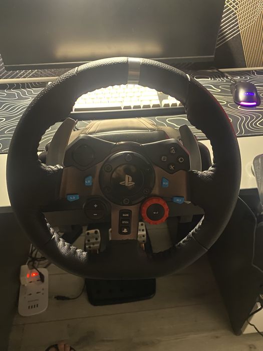 Logitech g29 / Thrustmaster TH8A
