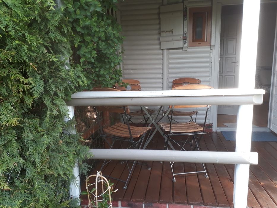 Domek letniskowy blisko morza na osobnej posesji.