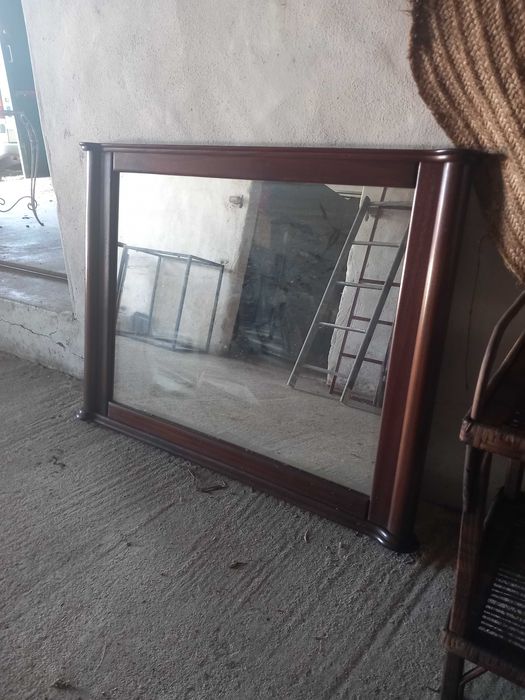 Espelho grande, em madeira, bom estado