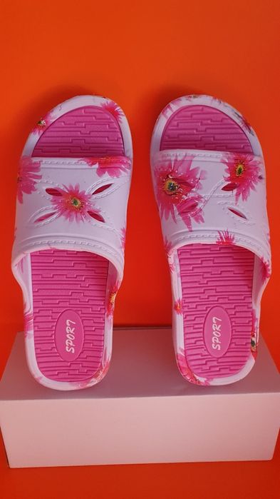 Klapki damskie wzór kwiaty / piankowe rozmiar 41 / długość stopy 25 cm