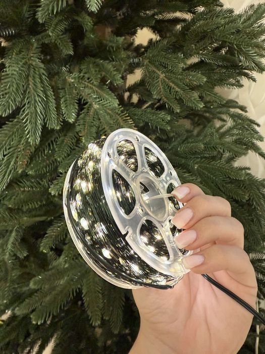 Гірлянда 50 метрів від мережі тепле світло гирлянда роса на зеленому