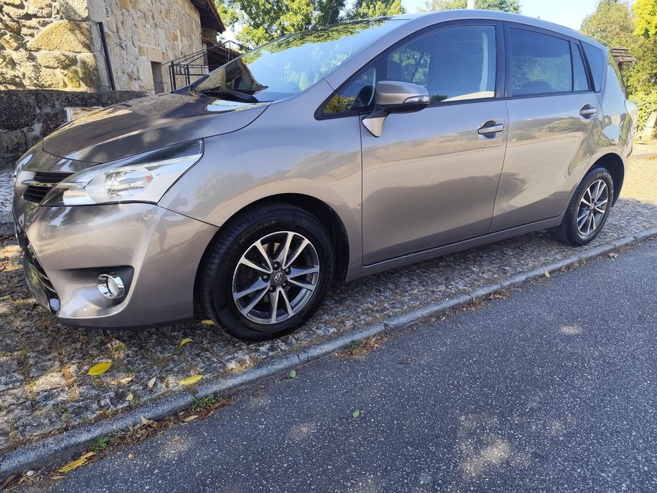 Toyota Verso 1.6 D-4D 7L S&S Skyview Edition