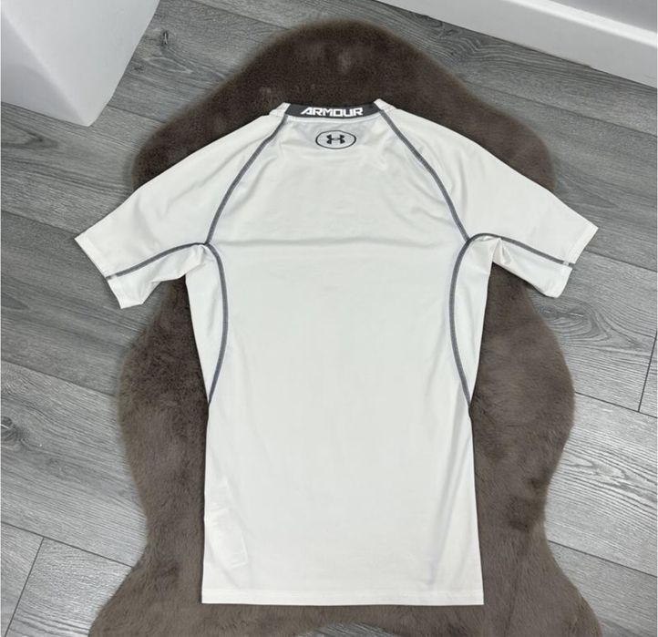 Компрессионная , термо  футболка Under Armour