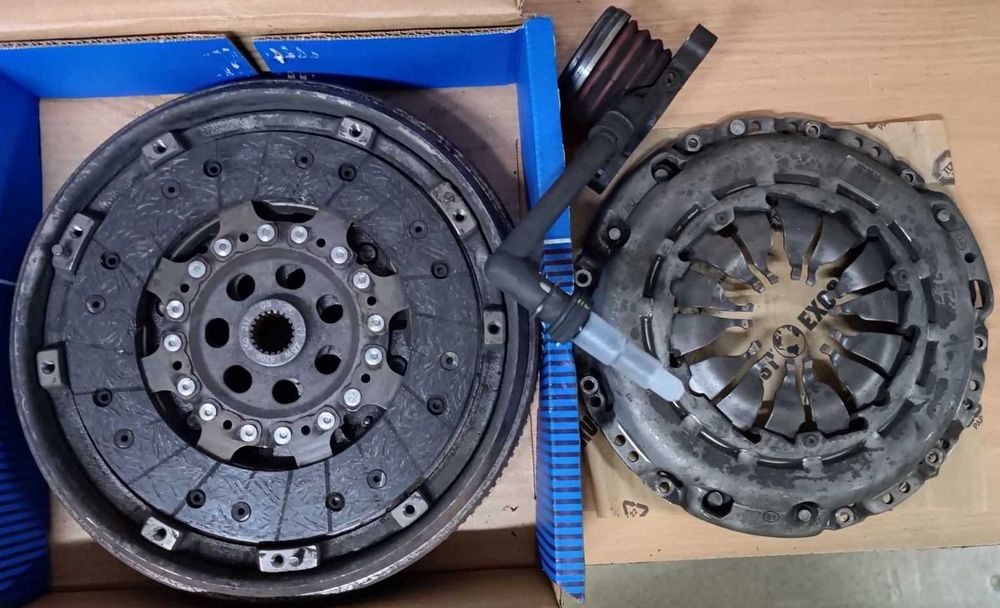 Продам  комплект сцепления LuK на Renault Kangoo II ,1.5dCi , 2012 год