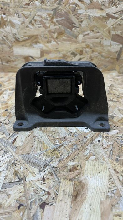 Верхня подушка мотору