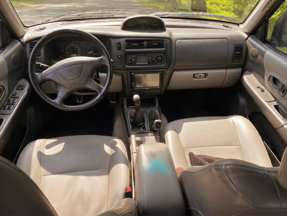 Mitsubishi Pajero 3.5 V6 • 2002 год