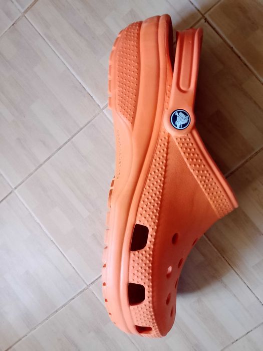 croc gigante para decoração