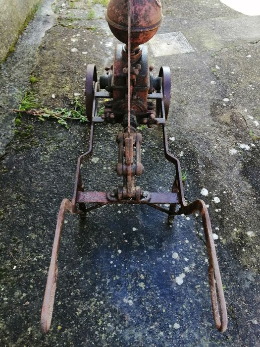 Bomba de vinho antiga, CASA FAS