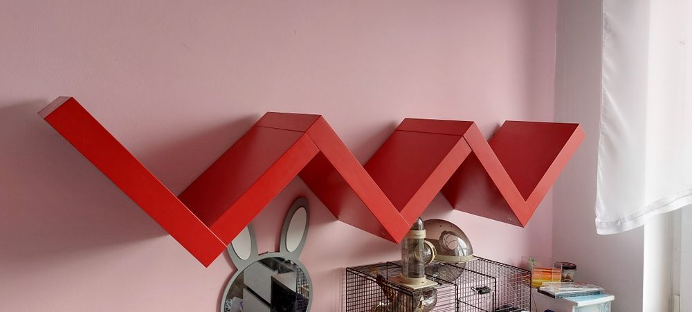 Półka ikea na książki czerwona