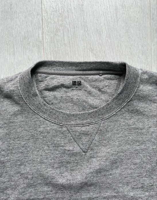 Uniqlo sweatshirt