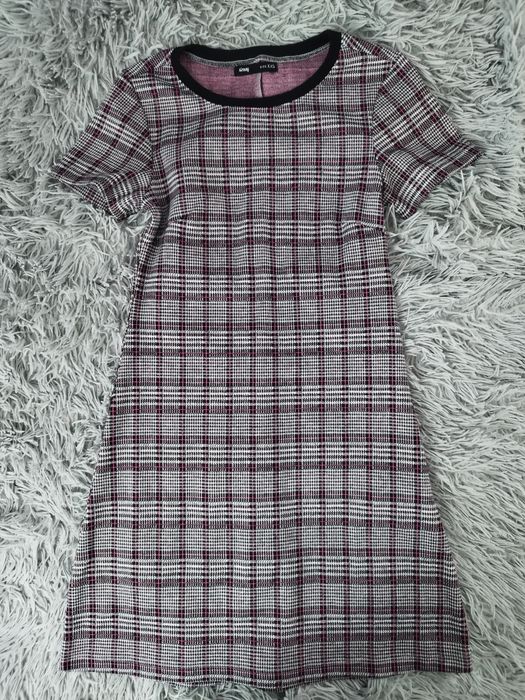 Śliczna sukienka w kratę w rozmiarze XXS