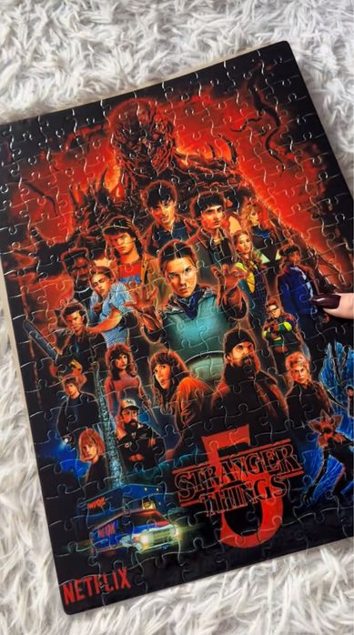 Пазл Stranger Things 5 - 1000 елементів + постер ( Clementoni)