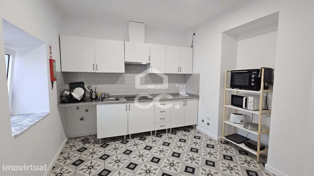 Alojamento com 10 quartos, pronto a rentabilizar, com obras recentes e