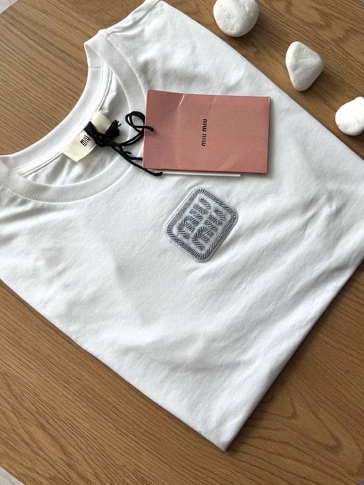 Розпродаж жіночої футболкт Miu Miu