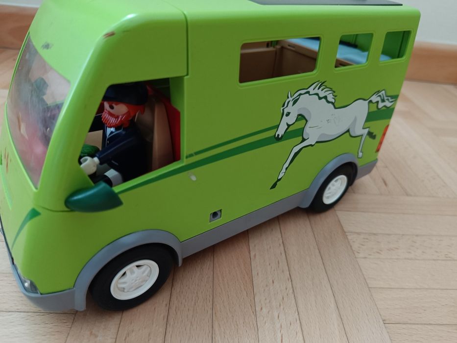 Playmobil auto dla koni
