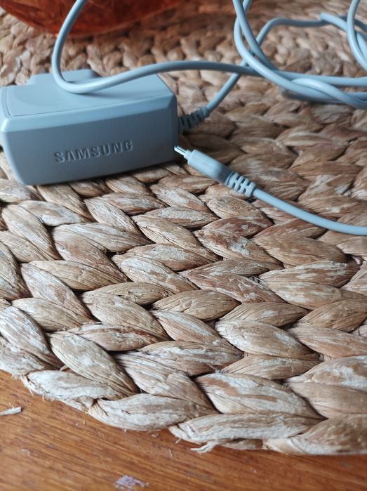 Samsung J 700 stary telefon