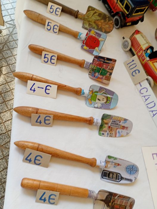 Brinquedos em chapa estrangeiros litografados