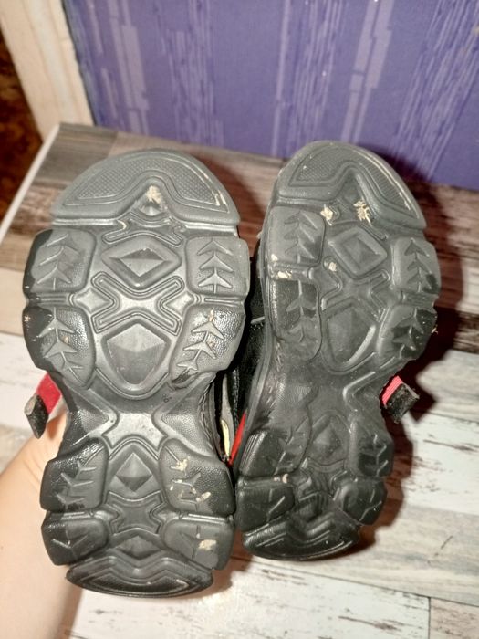 Кросівки на хлопчика 24