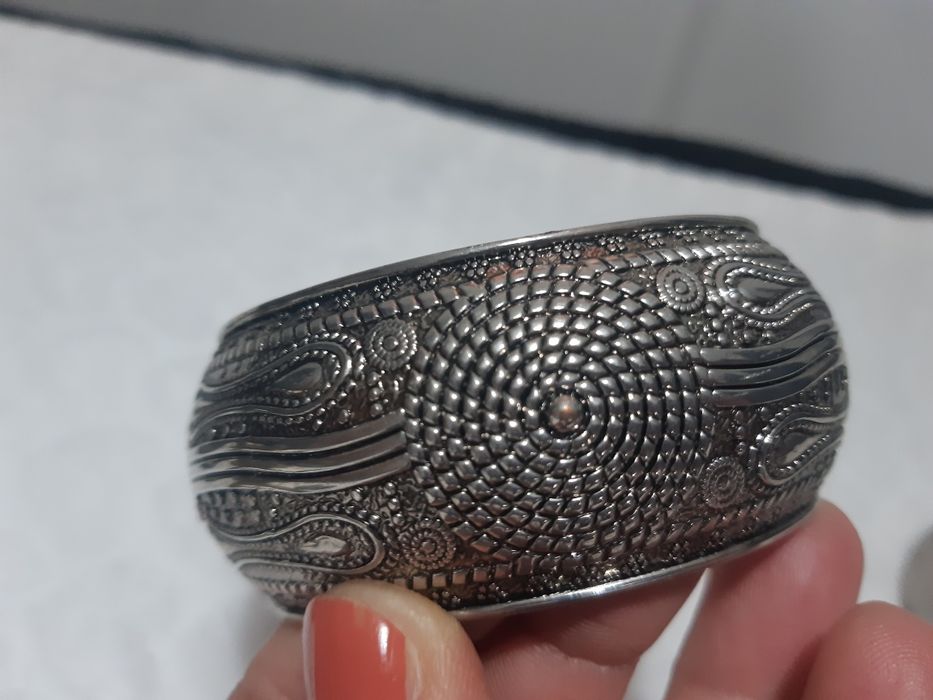 Várias pulseiras de 1 €