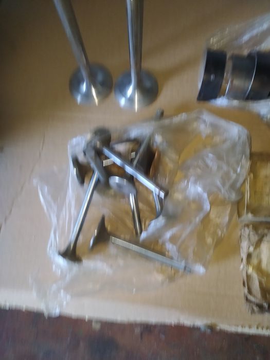 Вкладиші і клапани під різні авто ВАЗ/ГАЗ/УАЗ/...