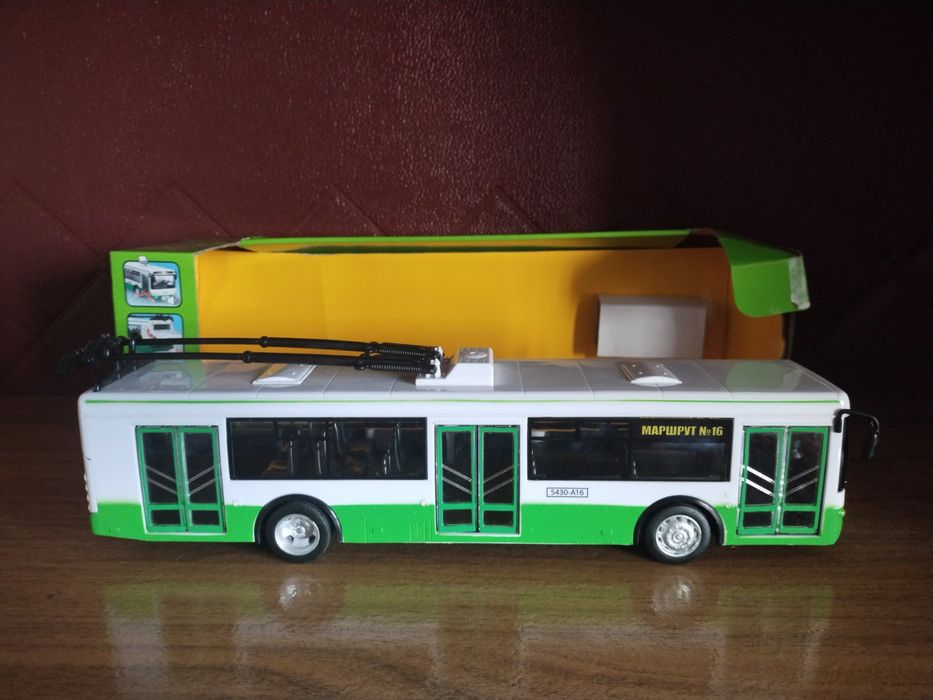 Трамвай Автопарк, троллейбус Автопром, поезд Экспресс