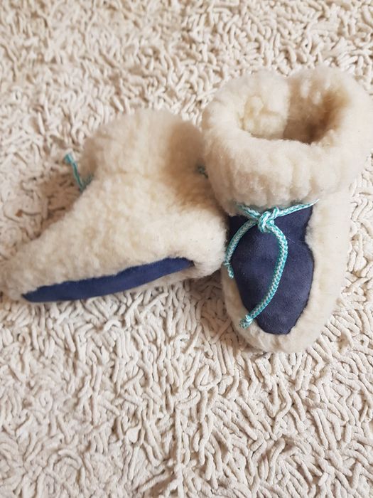 Теплые детские пинетки . Две пары.. Германия.