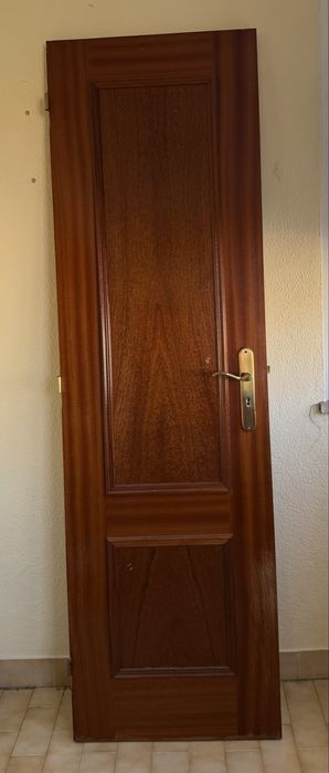 Porta interior de madeira