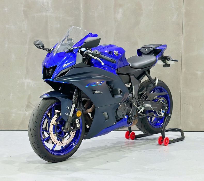 Yamaha R  7