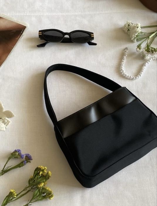 Маленька чорна сумочка