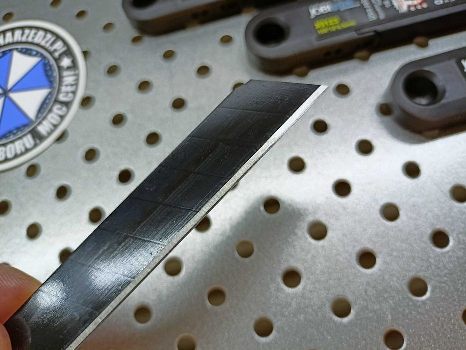 Ostrza łamane 18mm do nożyków - 10szt SK4 czarne ostrza do nożyka 18mm