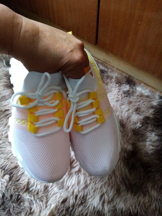 Buty sportowe damskie 37-23,5 cm
