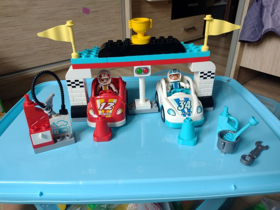 Klocki DUPLO 10947 Samochody wyścigowe race cars