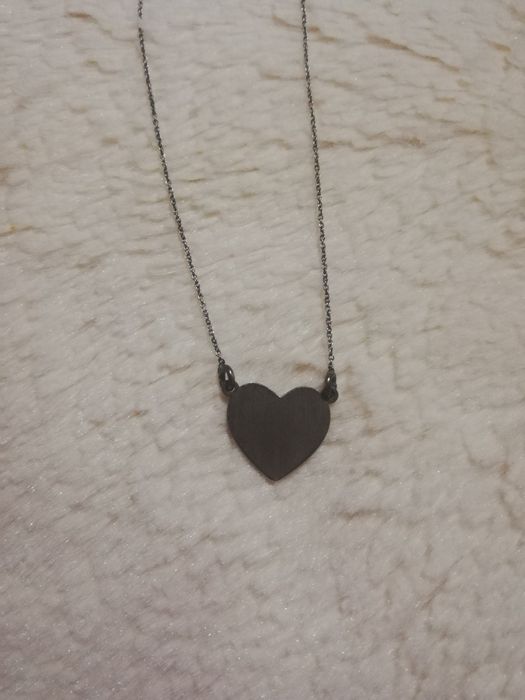 Colar curto com coração