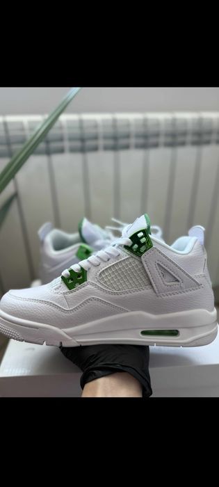 Nowe Air Jordan 4 Retro