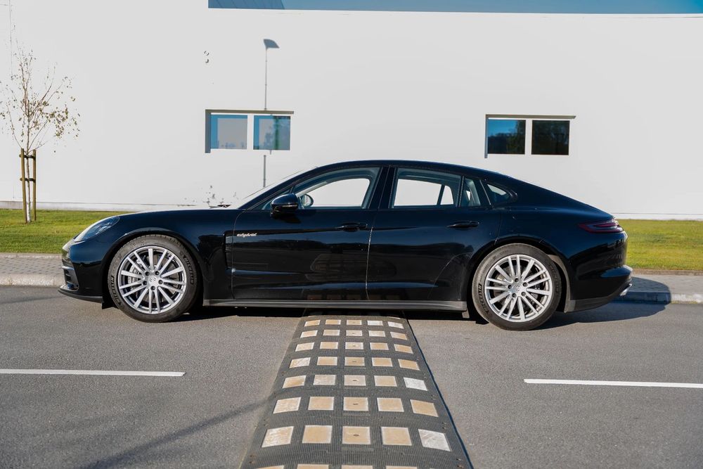 Porsche Panamera 4 E-Hybrid